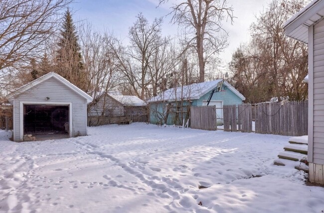 Building Photo - Charming 2 Bedroom, 1 Bath Home on Niagara – Clean, Cozy & Move-In Ready!