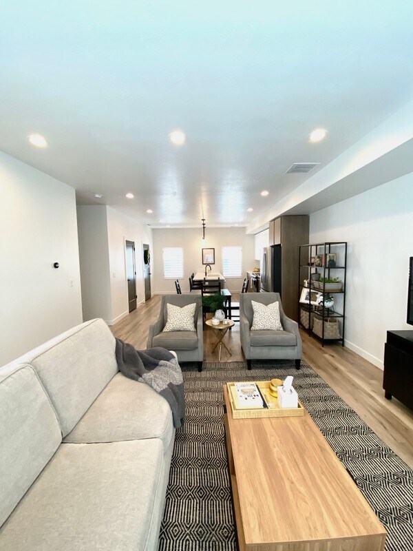 Building Photo - 620 N Orch Dr