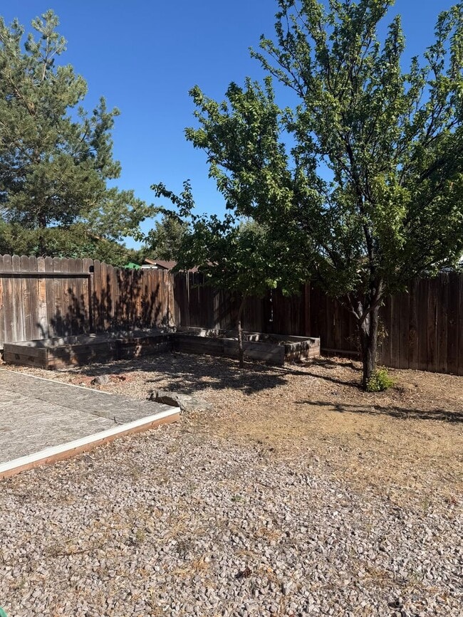 Building Photo - Centrally located home, clean and ready for occupany