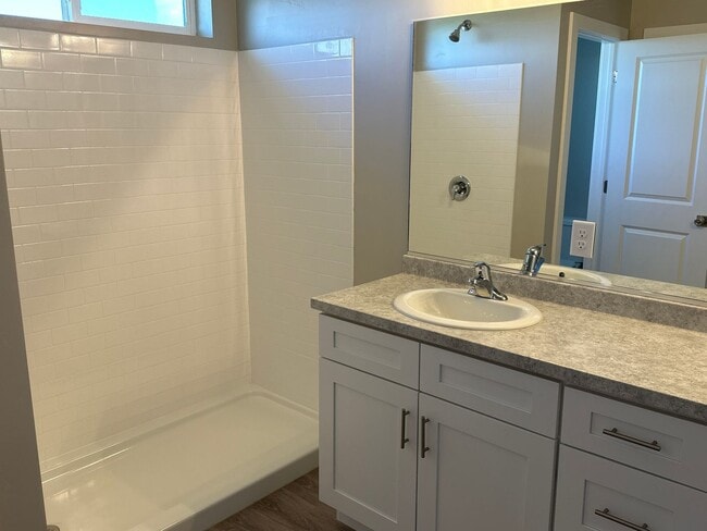 Building Photo - Cedar City 3 Bed | 2 Bath | 2 Car Townhome