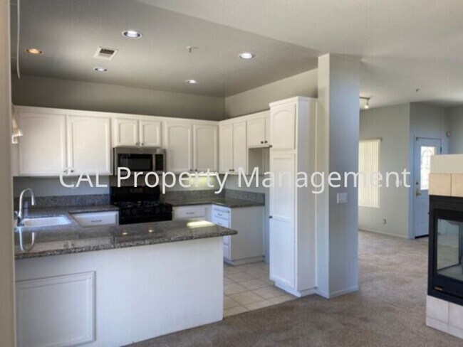 Building Photo - 3 Bedroom home in Gated Community of Las P...