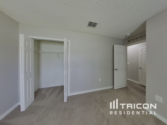 Building Photo - 2232 Nettlebrook St N