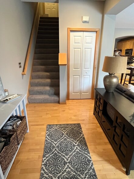 Entry - 1510 Zarthan Ave S. #105