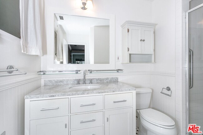 Building Photo - 1210 S Bedford Dr