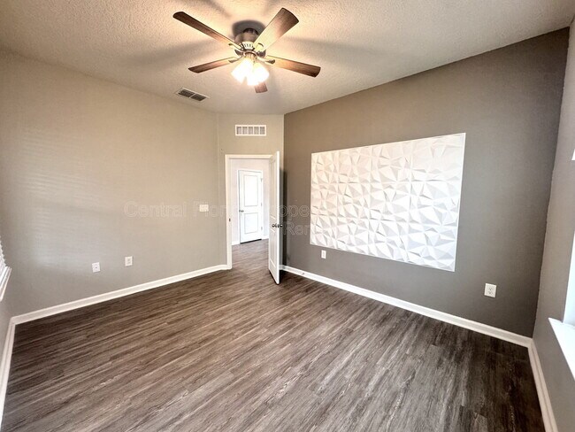 Building Photo - 5945 Glory Bower Dr