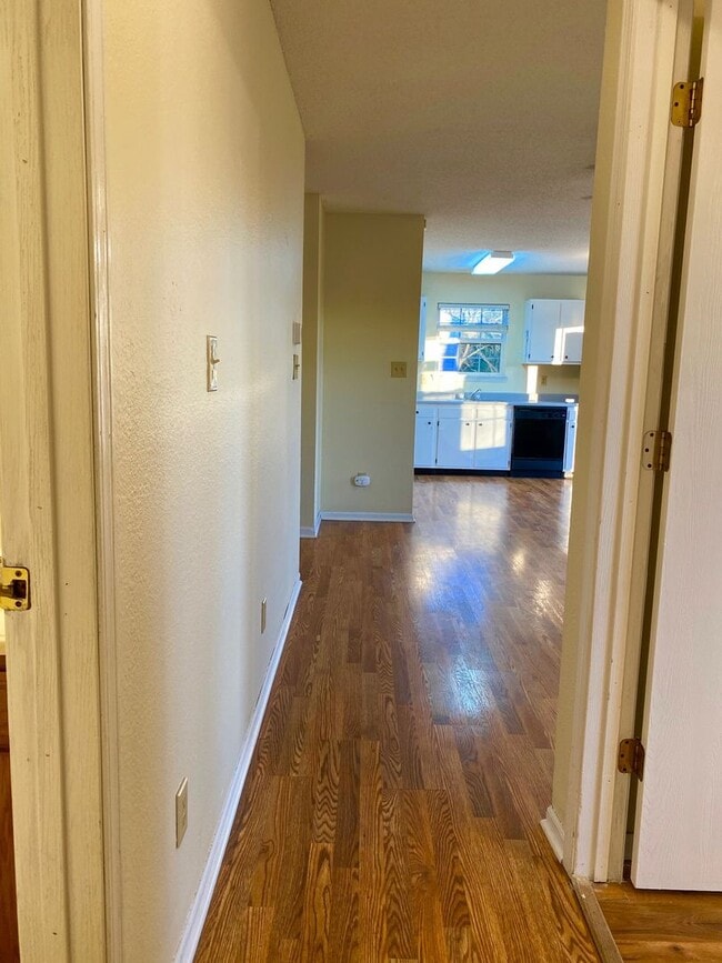 Building Photo - COMING SOON! Wonderful 3 Bedroom 2 Bathroo...