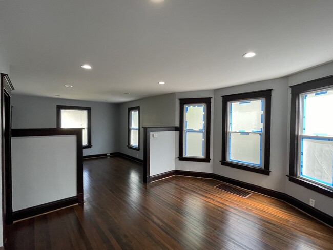 Building Photo - 710 N Poplar St
