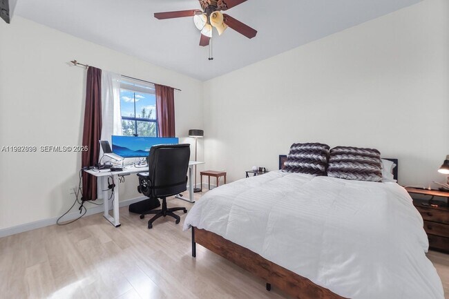 Building Photo - 3461 SE 1st St