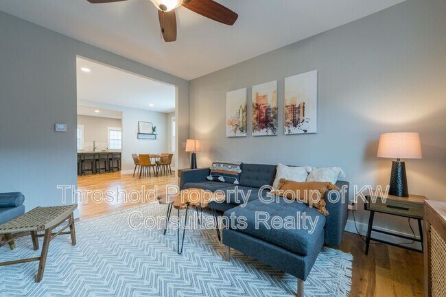 Building Photo - 65 E 7th Ave