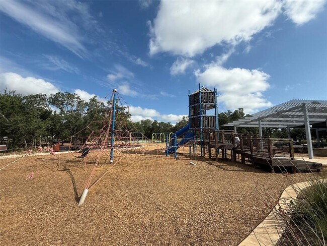 Building Photo - 2205 Arendale Dr