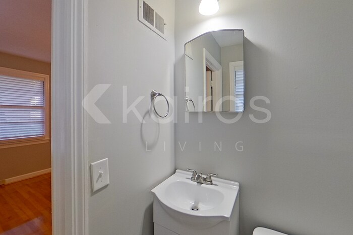 Building Photo - 1703 Morninghill Dr