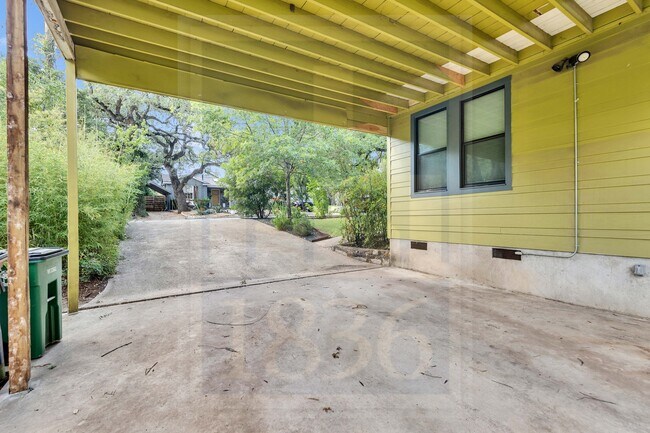 Building Photo - 1321 Bonham Terrace