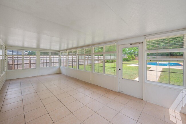 Building Photo - 3009 La Salle Ct