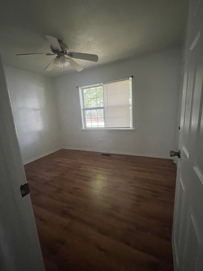 Building Photo - 104 Teen Dr