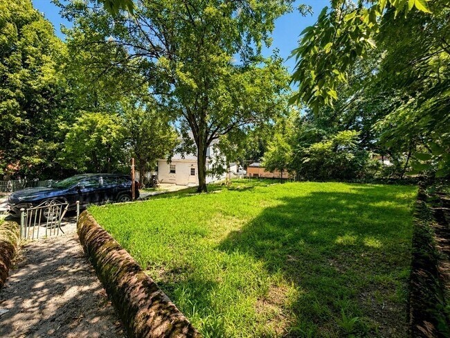 Building Photo - 1 Adirondack Pl