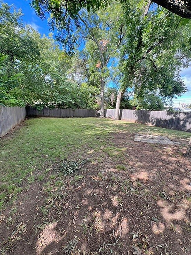 Building Photo - Nice 3 Bdrm 2 Bath Home in Sherman Texas