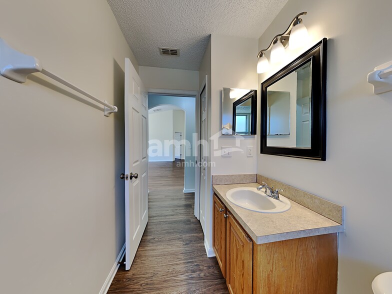 Building Photo - 3646 Arava Dr