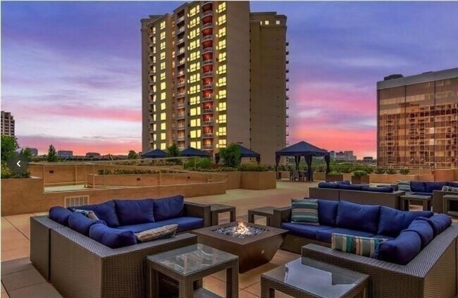 Building Photo - 3225 Turtle Creek Blvd