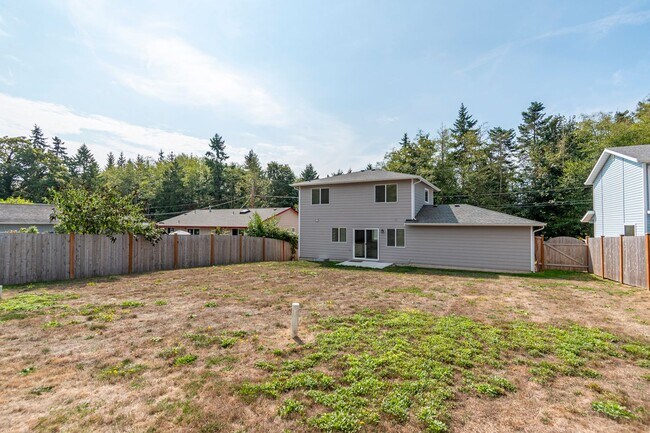 Building Photo - Stylish 3-Bedroom Home with Fenced Yard