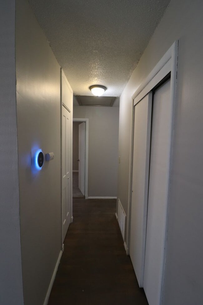 Building Photo - Charming 3 bedroom home on Corner Lot!