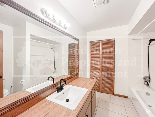 Building Photo - 735 Mikasuki Dr