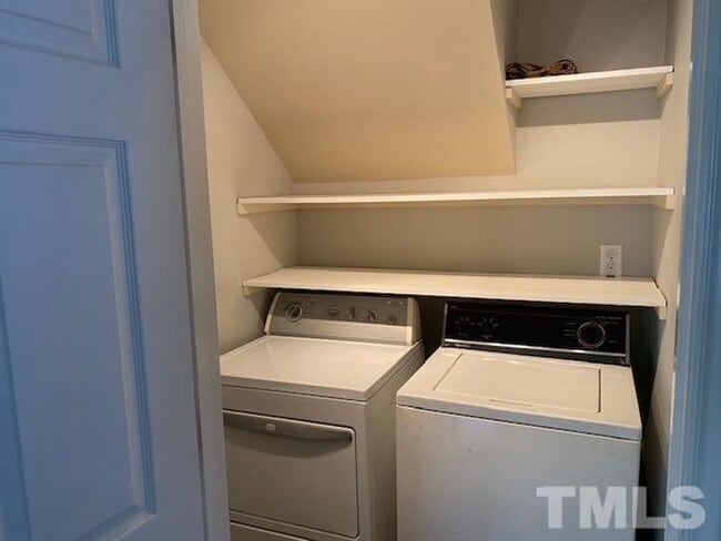 Building Photo - 2813 Isabella Dr