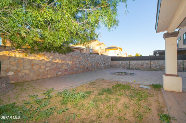 Building Photo - 5349 Jose Duran Ln