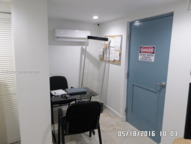 Building Photo - 11750 NE 16th Ave