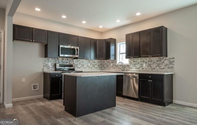 Building Photo - 2446 Remington Dr