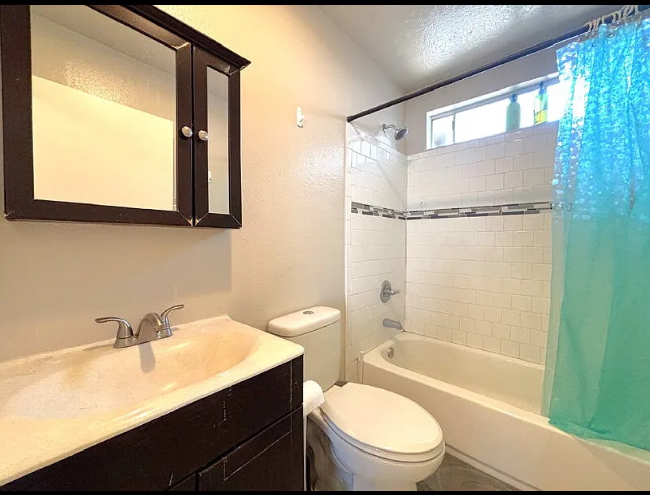 Building Photo - 1343 W 36th St