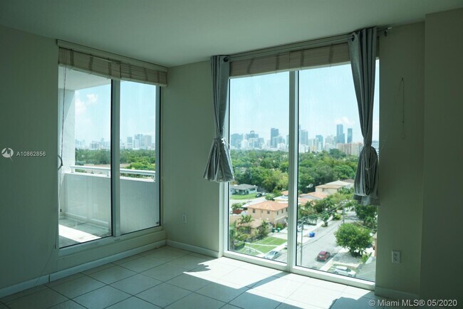 Building Photo - 1401 SW 22nd St