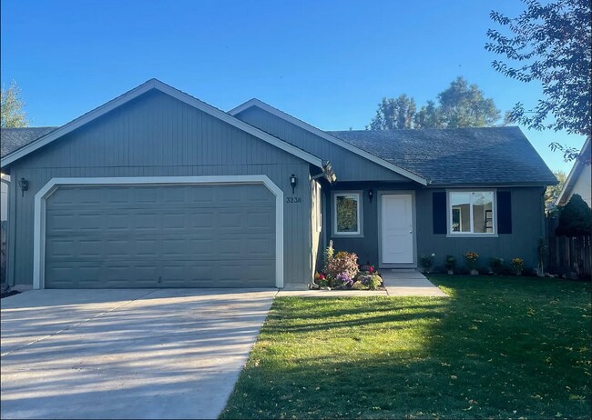 Building Photo - 3238 SW Metolius Ave