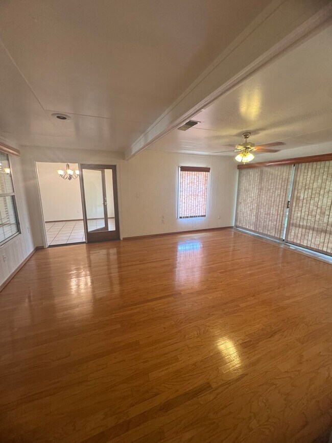 Building Photo - 3Bd 2Bth Home in the Sought-after Colonial...