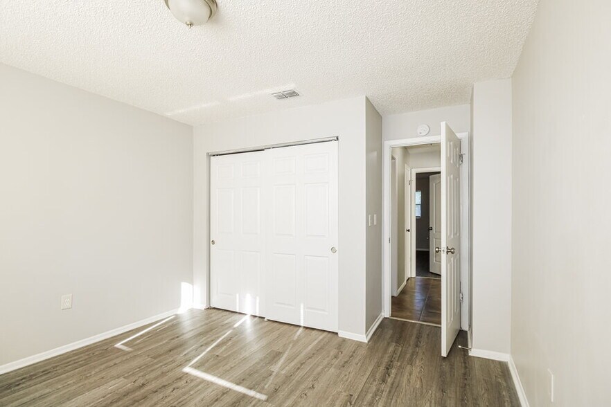 Building Photo - 11103 Mayflower Rd