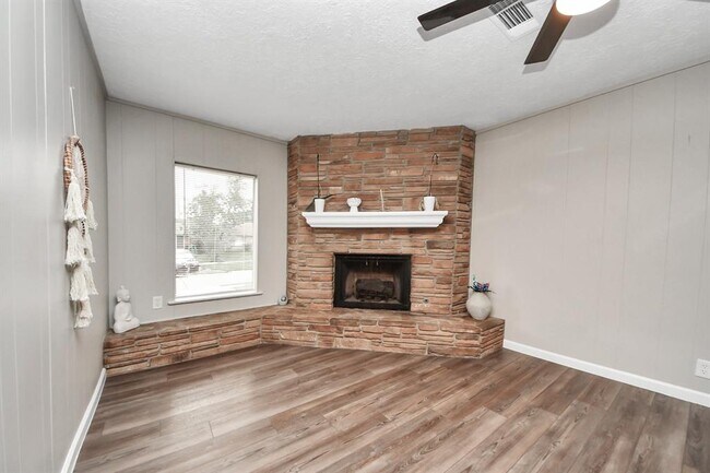 Building Photo - 3111 Tanglebriar Dr