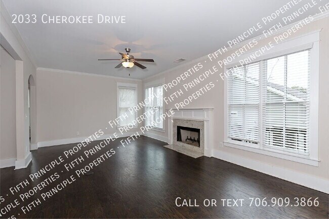 Building Photo - 2033 Cherokee Dr