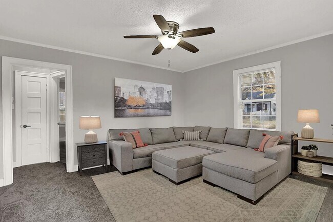 Building Photo - 3088 Manhattan Ave