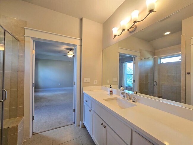 Building Photo - 13001 Hymeadow Dr