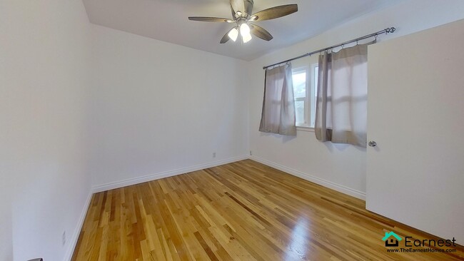 Building Photo - Bright 3-Bedroom + 2-Bathroom Home in Vall...