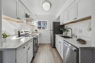 Building Photo - 3213 Admiralty Ln