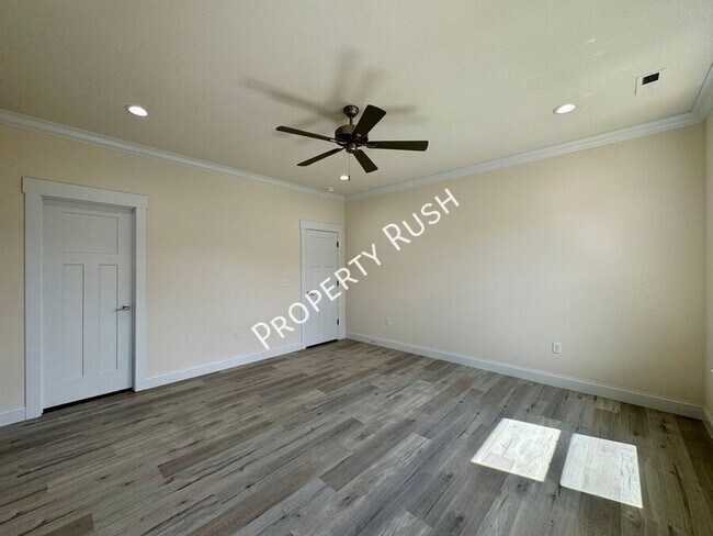 Building Photo - 1918 Cypress Ln