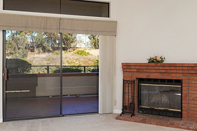 Building Photo - Beautiful 2 bed 2 bath in Carlsbad!