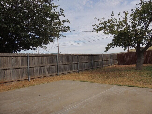 Building Photo - 2816 Catalina Dr