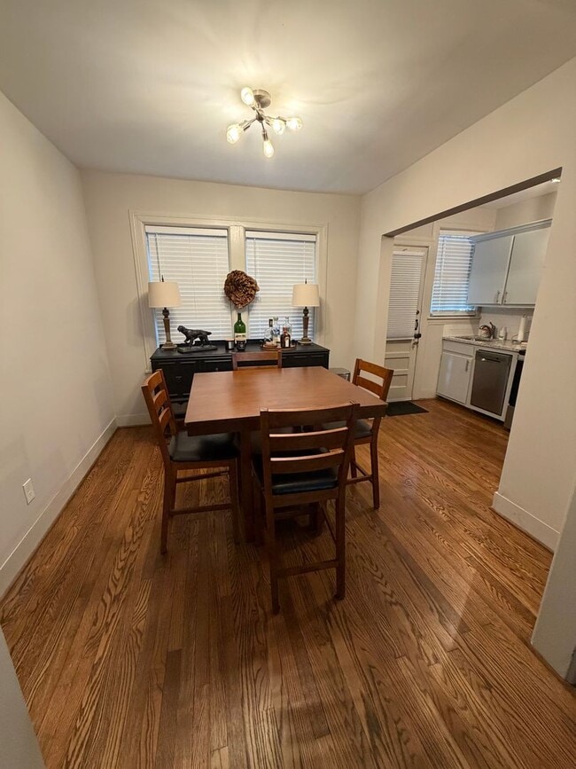 Building Photo - 1 Bedroom Condo Available Steps From Downtown Tuscaloosa!