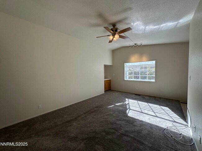 Building Photo - 835 Singingwood Dr