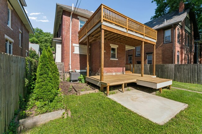 Building Photo - 382 Morrison Ave