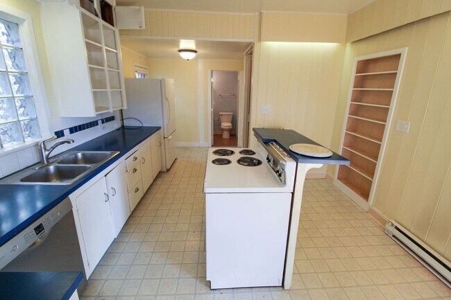 Building Photo - 1212 S Oak St