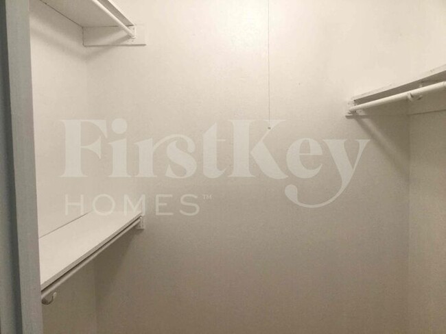 Building Photo - 608 Nora Ln