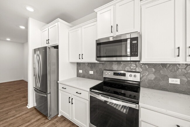 Building Photo - Your Perfect Charlotte Townhome Awaits — Bright, Modern, and Move-In Ready!