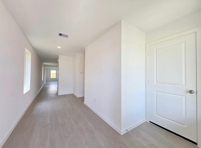 Building Photo - 28818 Texas Sparrow Ln